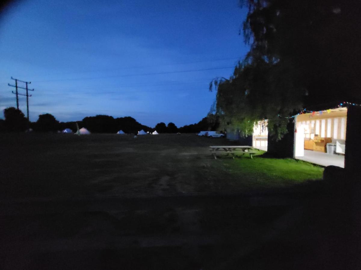 Dorset Glamping Fields Hotel Corfe Mullen Екстериор снимка